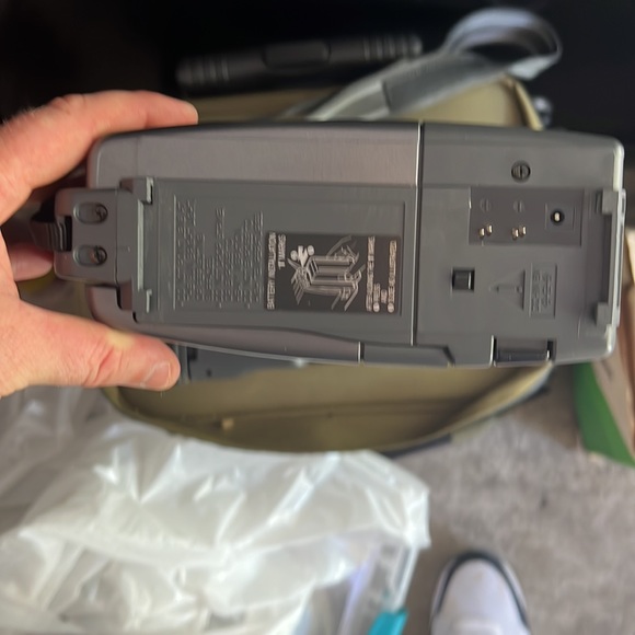 📹📼 Vintage Sharp Slim Cam Camcorder that still works as if this was ‘96 again. - Picture 9 of 15